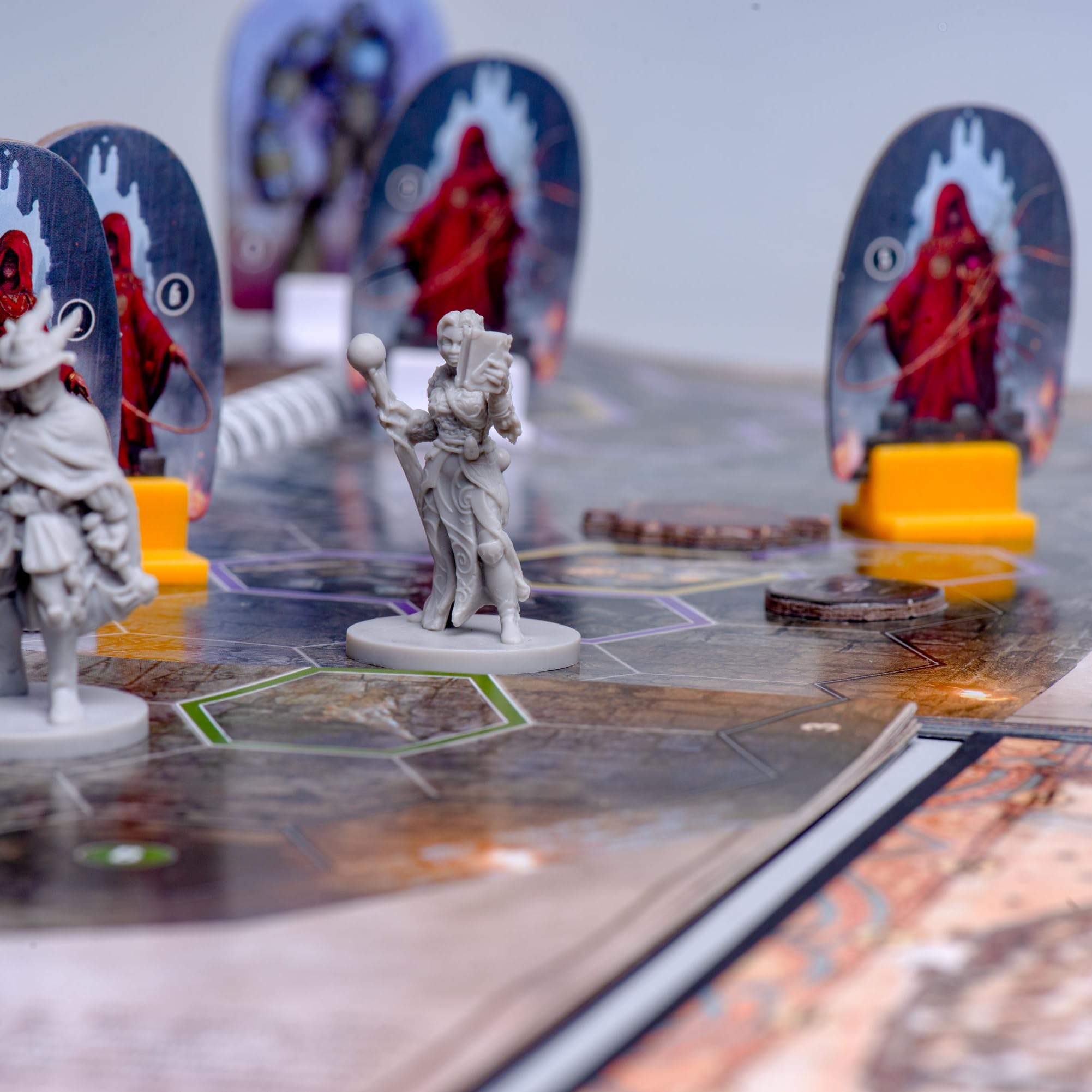 feuerland-gloomhaven-pranken-des-l-wen-brettspiel-deutsch image 6
